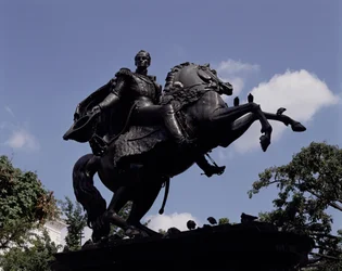 Simon Bolivar emlékműve a Plaza Bolivarban (bronz)